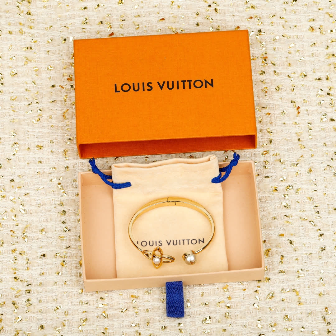 Louis Vuitton Gold Tone Bracelet with Pearls Louis Vuitton Gold Tone Bracelet with Pearls
